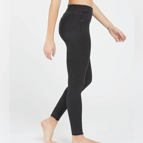 Spanx Vintage Distressed Ankle Skinny Jeans Black Size Medium - Picture 3 of 10